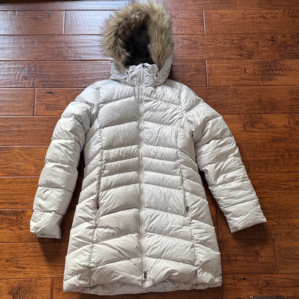 Marmot Women's Light Gray Puffer Jacket with Faux Fur Hood